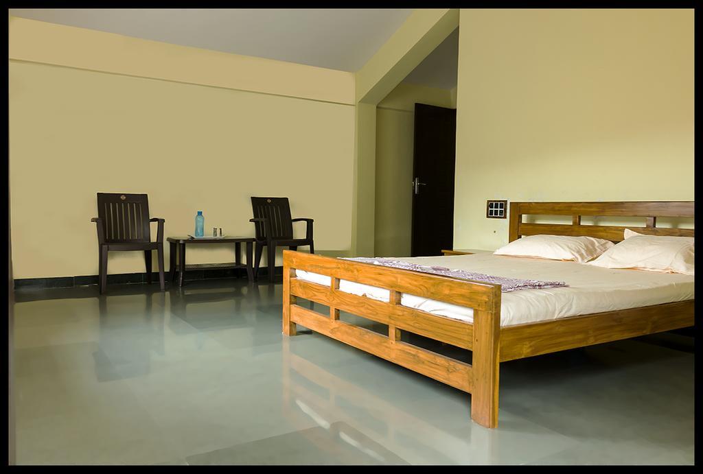Hotel Varshavan- Nature, Hobby And Art Residency Dāpoli Exterior foto